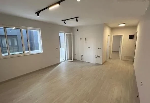 Tirane, jepet me qera zyre Kati 4, 50 m² 700 € (rruga elbasanit)