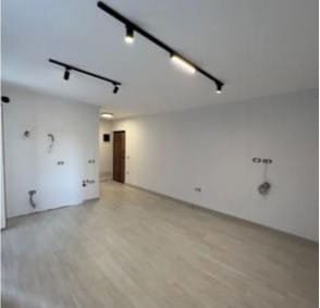 Tirane, jepet me qera zyre Kati 4, 50 m² 700 € (rruga elbasanit)