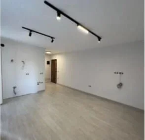 Tirane, jepet me qera zyre Kati 4, 50 m² 700 € (rruga elbasanit)