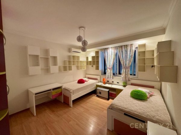 Tirane, jepet me qera apartament 3+1+Aneks+Ballkon Kati 4, 140 m² 900 € (Rezidena Kodra e Diellit 1)