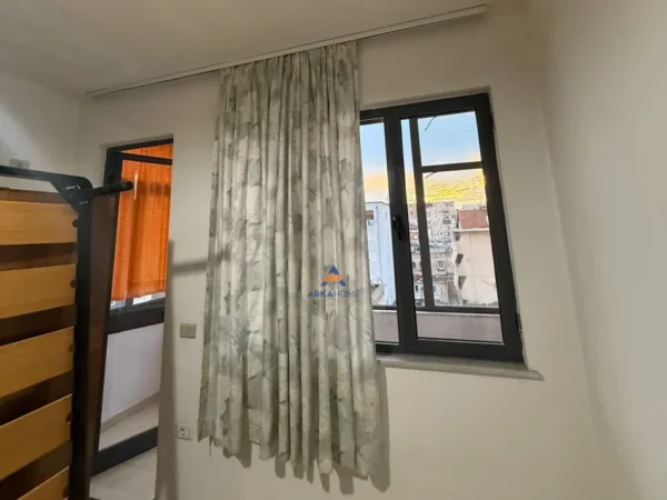 Tirane, jepet me qera apartament 1+1 Kati 5, 40 m² 450 € (PRANE KESHIT,VASIL SHANTO)