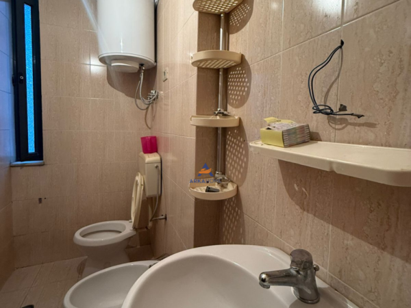 Tirane, jepet me qera apartament 1+1 Kati 5, 40 m² 450 € (PRANE KESHIT,VASIL SHANTO)