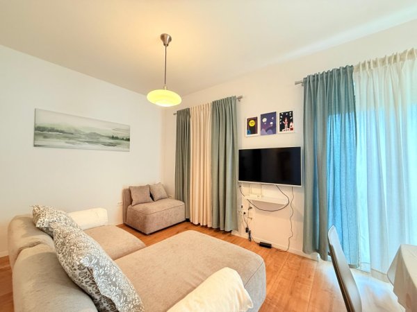 Tirane, jepet me qera apartament 2+1+Ballkon Kati 2, 80 m² (Liqeni i Thatë)