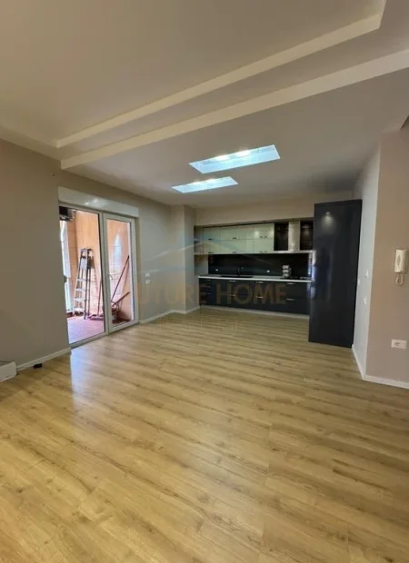 Tirane, shitet apartament 2+1+Ballkon Kati 7, 91 m² 215.000 € (Rruga Zihni Sako)