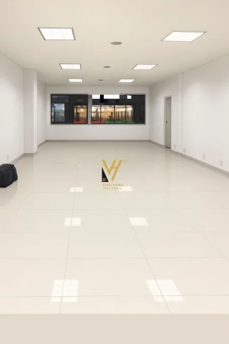 Tirane, jepet me qera zyre Kati 1, 160 m² 2.000 € (UNAZA E RE)