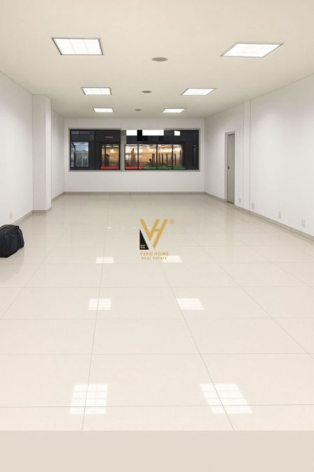 Tirane, jepet me qera zyre Kati 1, 160 m² 2.000 € (UNAZA E RE)