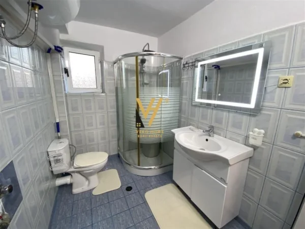 Tirane, jepet me qera apartament 2+1+Ballkon Kati 4, 76 m² 600 € (RRUGA FERIT XHAJKO)