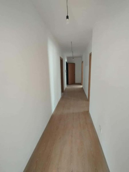 Tirane, jepet me qera apartament 3+1+Ballkon Kati 3, 135 m² 450 € (Rruga 5 Maji)