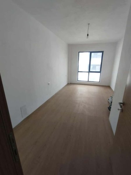 Tirane, jepet me qera apartament 3+1+Ballkon Kati 3, 135 m² 450 € (Rruga 5 Maji, perbale shkolles “Ardian Klosi”.)