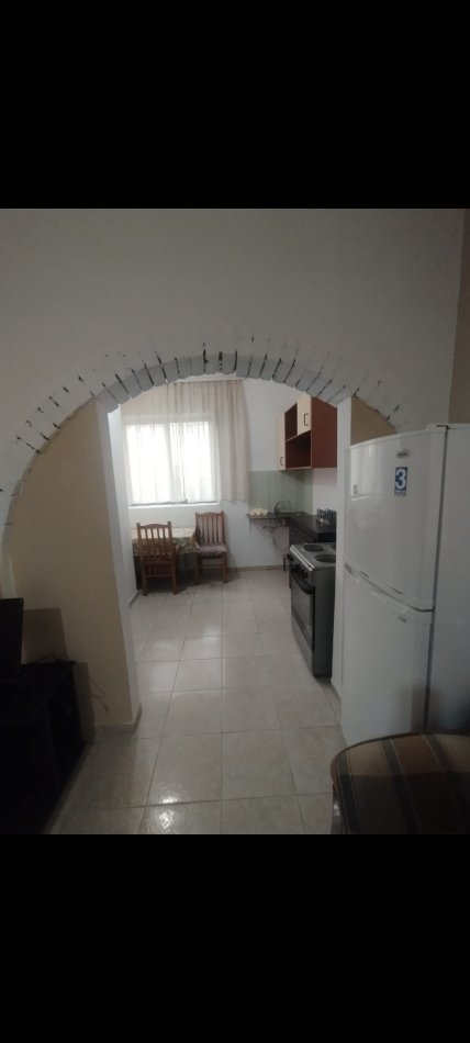 Tirane, jepet me qera apartament 1+1 Kati 1, 300 € 