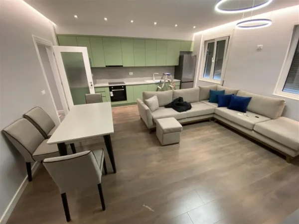 Tirane, jepet me qera apartament 2+1 Kati 5, 108 m² 800 € (LIQENI THATE)