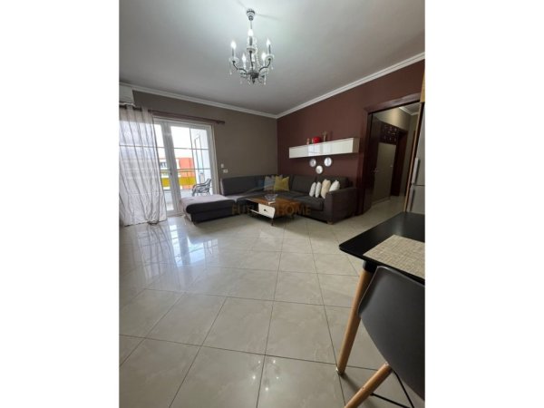 Tirane, jepet me qera apartament 2+1+2 Kati 8, 100 m² 750 € (Ish Stacioni i Fundit Tirane Re)