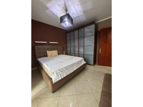 Tirane, jepet me qera apartament 2+1+2 Kati 8, 100 m² 750 € (Ish Stacioni i Fundit Tirane Re)