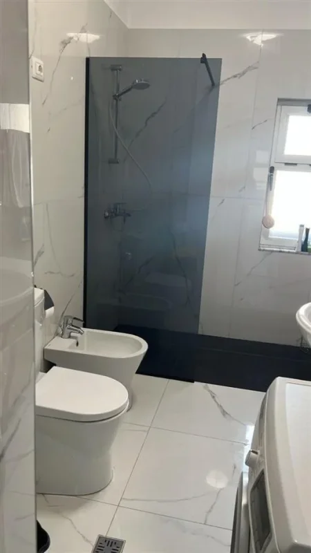 Tirane, jepet me qera apartament 2+1+Ballkon Kati 9, 80 m² 800 € (BLLOK)