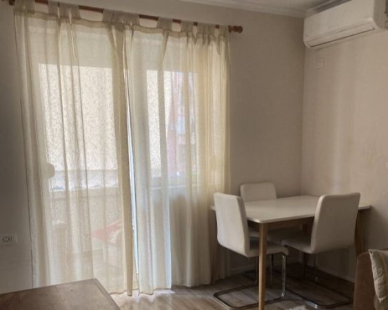 Tirane, jepet me qera apartament 1+1 Kati 4, 60 m² 1.000 € (komuna e parisit)