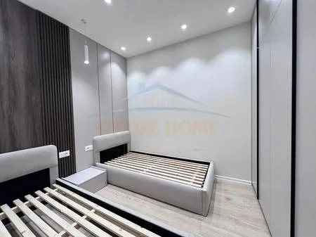 Tirane, shitet apartament 2+1+Ballkon Kati 4, 81 m² 237.000 € 