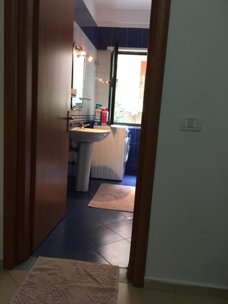 Apartament 1+1 me qera prane Komunes se Parisit/Eleonora (45,000 Leke)