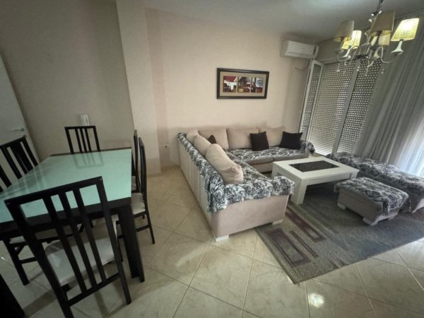 Apartament 2+1 me qera ne Fresk (400 euro i disk)