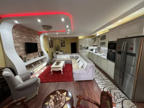 SHITET SHTEPIA 2+1+2 plus 2 VERANDA TE LIQENI THATE