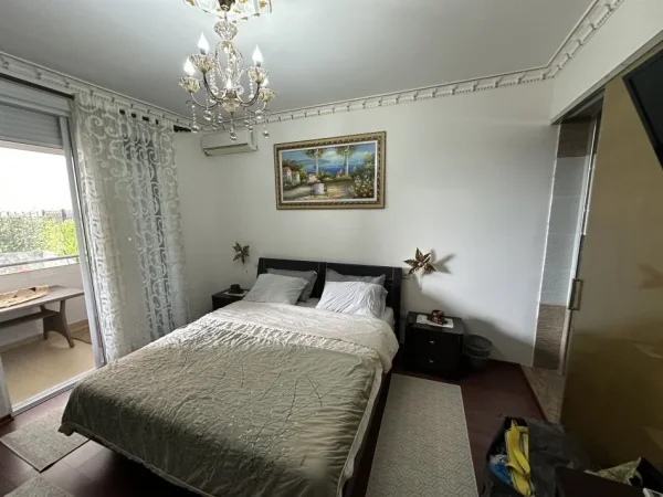 SHITET SHTEPIA 2+1+2 plus 2 VERANDA TE LIQENI THATE