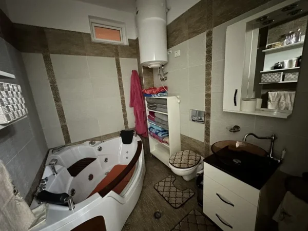 SHITET SHTEPIA 2+1+2 plus 2 VERANDA TE LIQENI THATE