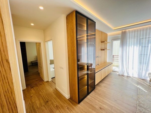 Tirane, jepet me qera apartament 2+1+Ballkon Kati 4, 1.000 € (Liqeni i Thate)