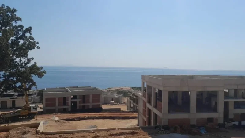 Dhermi - Palase, shitet apartament 2+1 Kati 1, 117 m² 433.000 € (Palase)