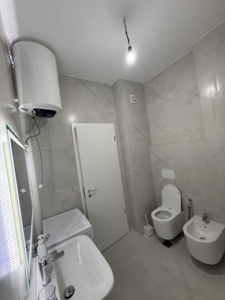 Tirane, jepet me qera apartament 1+1+Ballkon Kati 7, 70 m² 550 € 