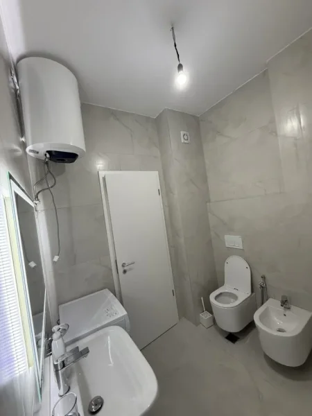 Tirane, jepet me qera apartament 1+1+Ballkon Kati 7, 70 m² 550 € 