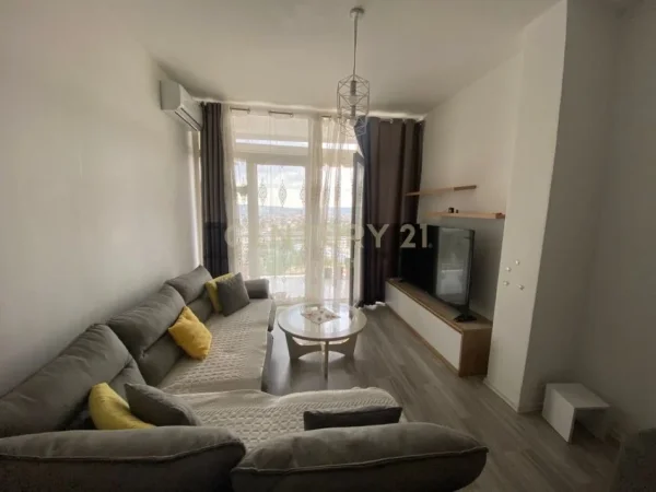 Tirane, jepet me qera apartament 2+1 Kati 1, 100 m² 450 € (Rruga e Dajtit)