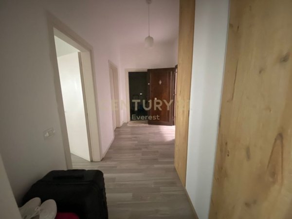 Tirane, jepet me qera apartament 2+1 Kati 1, 100 m² 450 € (Rruga e Dajtit)