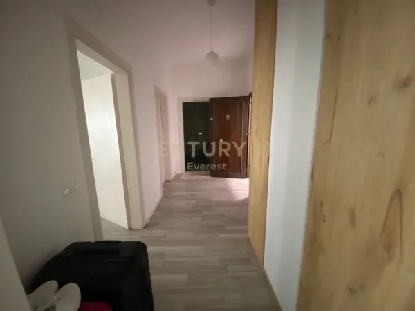 Tirane, jepet me qera apartament 2+1 Kati 1, 100 m² 450 € (Rruga e Dajtit)