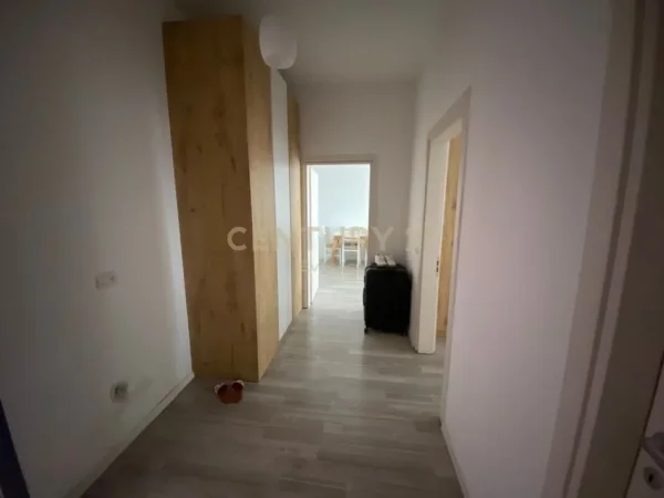 Tirane, jepet me qera apartament 2+1 Kati 1, 100 m² 450 € (Rruga e Dajtit)