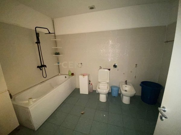 Tirane, jepet me qera apartament 2+1 Kati 1, 100 m² 450 € (Rruga e Dajtit)