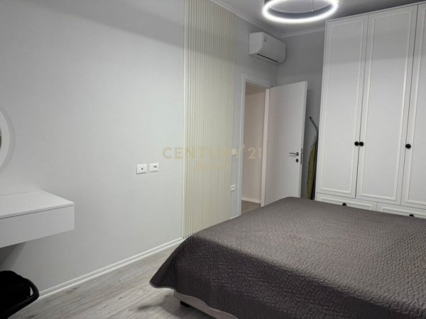 Tirane, jepet me qera apartament 1+1+Ballkon Kati 4, 70 m² 700 € (Rruga Riza Cerova)