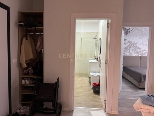 Tirane, jepet me qera apartament 1+1+Ballkon Kati 4, 70 m² 700 € (Rruga Riza Cerova)