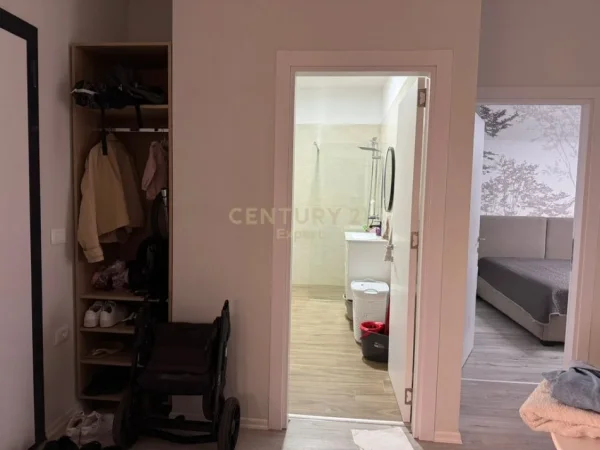 Tirane, jepet me qera apartament 1+1+Ballkon Kati 4, 70 m² 700 € (Rruga Riza Cerova)