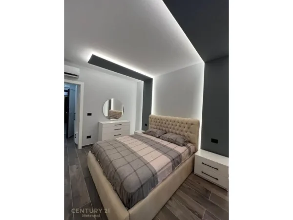 Tirane, jepet me qera apartament 1+1 Kati 2, 84 m² 800 € (Farke)