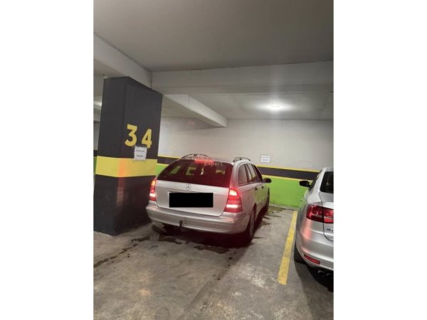 Tirane, jepet me qera apartament 1+1+Ballkon Kati 4, 70 m² 700 € (Rruga RIZA CEROVA)