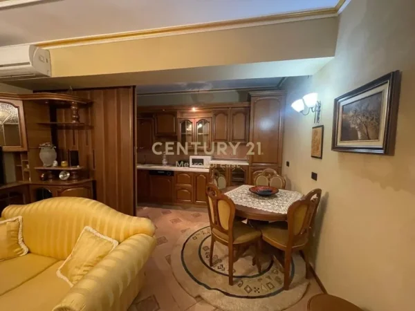 Tirane, jepet me qera apartament 2+1+Ballkon Kati 3, 115 m² 1.500 € (Rruga Abdyl Frasheri)