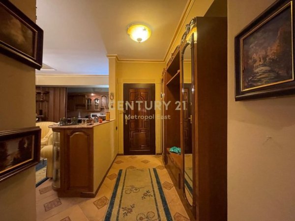 Tirane, jepet me qera apartament 2+1+Ballkon Kati 3, 115 m² 1.500 € (Rruga Abdyl Frasheri)