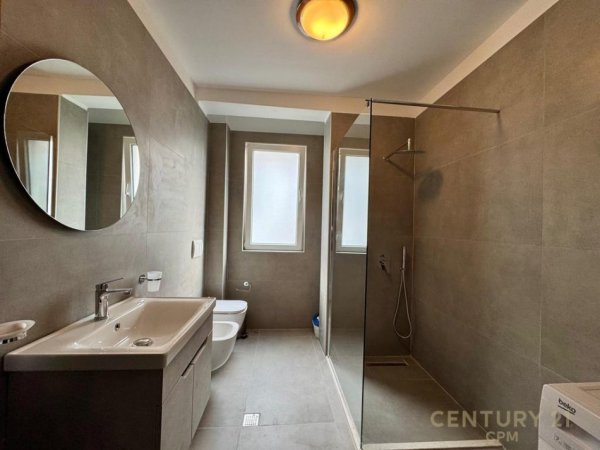 Tirane, jap me qera apartament Kati 4, 140 m² 900 € (Rezidenca Kodra e Diellit 1)