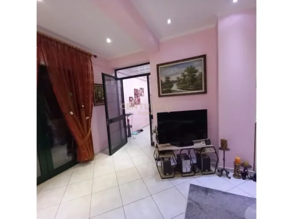 Tirane, jepet me qera apartament 2+1+Ballkon Kati 6, 127 m² 600 € (Don Bosko)
