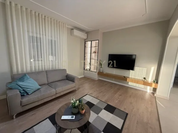 Tirane, jepet me qera apartament 2+1+Ballkon Kati 2, 100 m² 1.100 € (Ambasada Amerikane)
