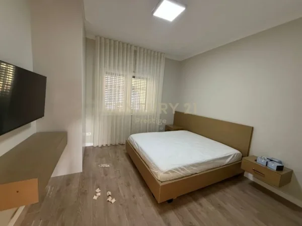 Tirane, jepet me qera apartament 2+1+Ballkon Kati 2, 100 m² 1.100 € (Ambasada Amerikane)