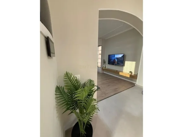 Tirane, jepet me qera apartament 2+1+Ballkon Kati 2, 100 m² 1.100 € (Ambasada Amerikane)