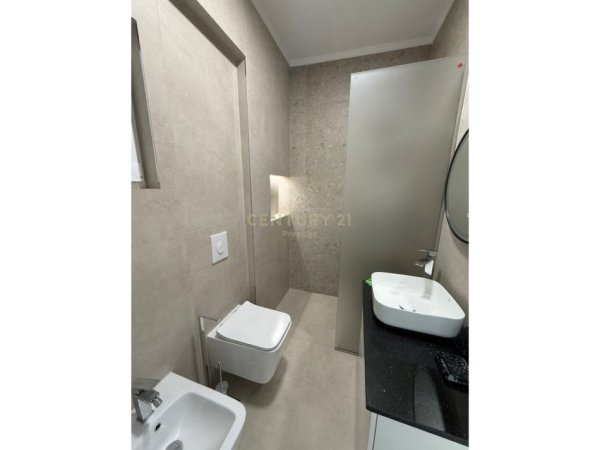 Tirane, jepet me qera apartament 2+1+Ballkon Kati 2, 100 m² 1.100 € (Ambasada Amerikane)