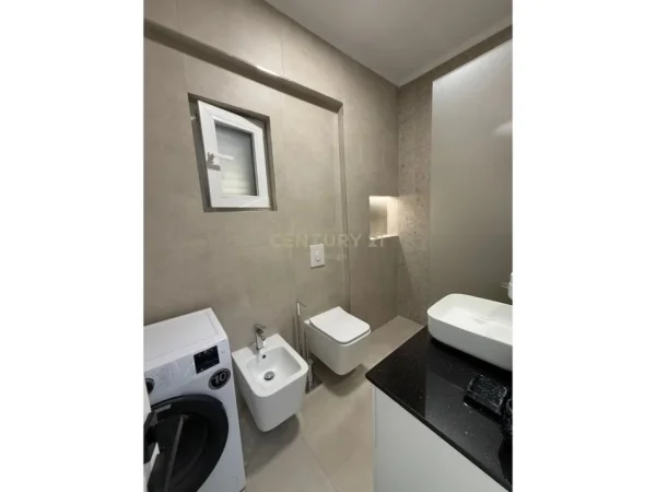 Tirane, jepet me qera apartament 2+1+Ballkon Kati 2, 100 m² 1.100 € (Ambasada Amerikane)
