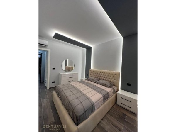 Tirane, jepet me qera apartament 1+1 Kati 2, 84 m² 800 € (TEG)
