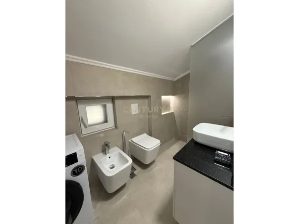 Jepet me qera apartament 2+1+1 afer Qyteti Studentit